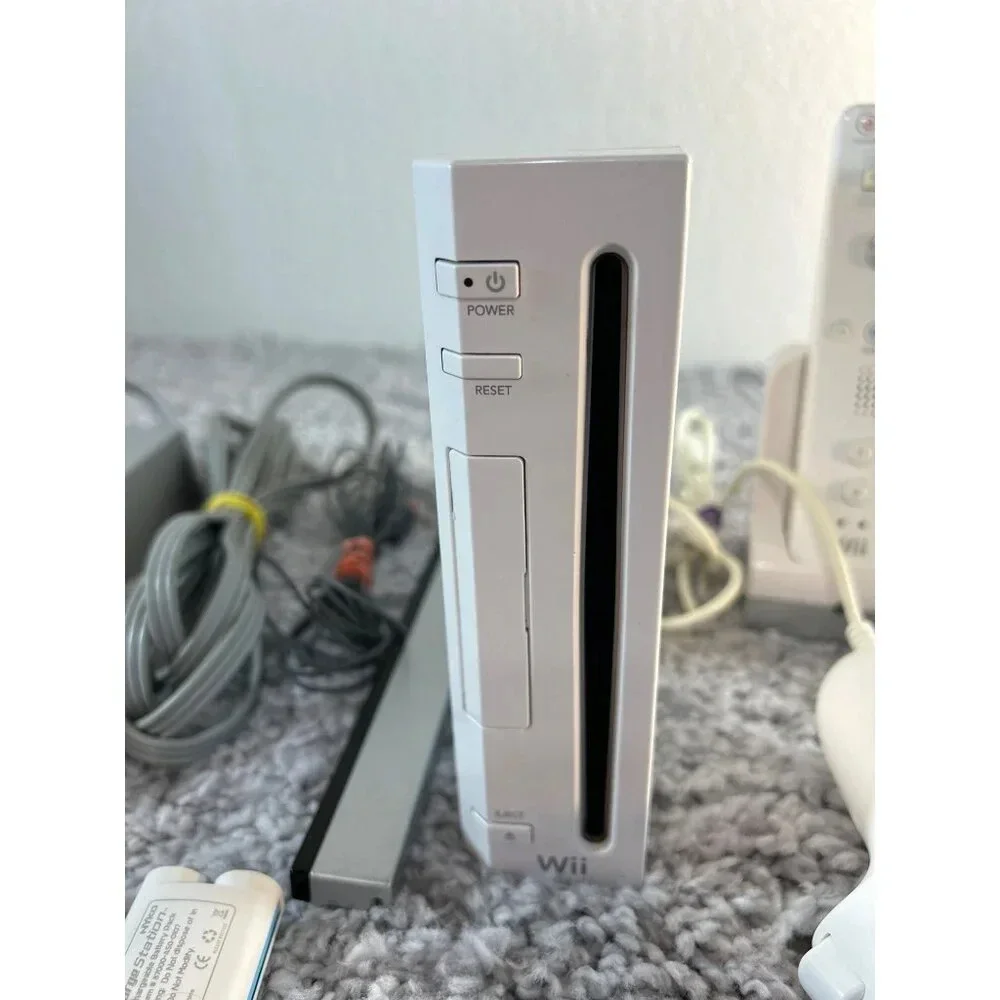 Nintendo Wii Model RVL-001(USA) Complete Bundle White 2006